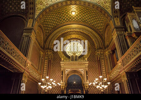 La Synagogue Espagnole a été construit en 1868 sur le site de la plus ancienne maison de prière juive de Prague ('la vieille synagogue'). Il a été conçu dans un style mauresque. Banque D'Images