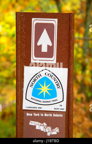 North Country National Scenic Trail sign, Brule River State Forest, Wisconsin Banque D'Images