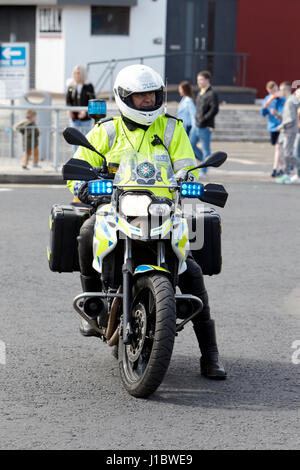 Agent de police psni police routière sur moto bmw l'Irlande du Nord Banque D'Images