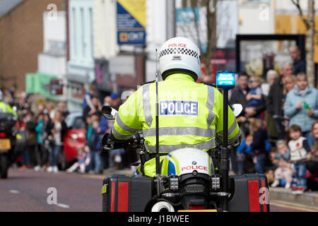 Agent de police psni police routière sur moto bmw au cours d'un défilé en Irlande du Nord Banque D'Images