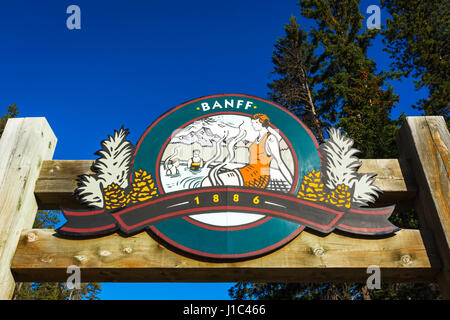 Panneau d'entrée aux sources thermales Banff Upper Hot Springs sur le mont Sulphur, parc national Banff, Alberta, Canada Banque D'Images