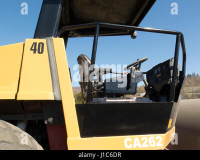 Close up de la cabine du conducteur dans un rouleau compresseur. Banque D'Images