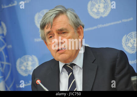 New York, USA. Apr 19, 2017. Conférence de presse par l'ancien Premier ministre britannique Gordon Brown, Envoyé spécial des Nations Unies pour l'éducation mondiale, informe, d'offrir tous les enfants réfugiés et déplacés à l'éducation grâce à un nouveau modèle de financement de l'éducation. Credit : PACIFIC PRESS/Alamy Live News Banque D'Images