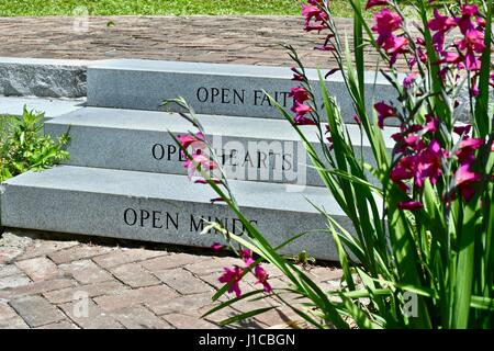 Charleston, Caroline du Sud jardin du souvenir avec cimetière envahi par la Banque D'Images