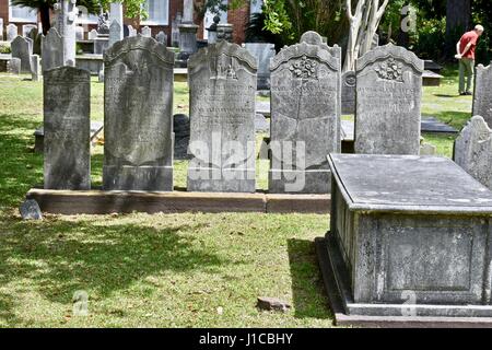 Charleston, Caroline du Sud jardin du souvenir avec cimetière envahi par la Banque D'Images