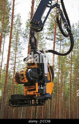 JAMSA, FINLANDE - septembre 1, 2016 : tête de Ponsse Ponsse comme vu sur la démonstration du travail sur machines forestières FinnMETKO 2016. Banque D'Images