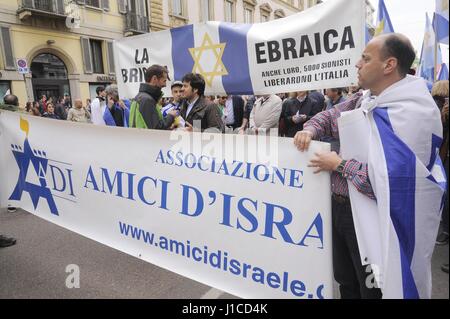 Le 25 avril est célébrée chaque année dans toute l'Italie avec des fêtes et des manifestations pour se souvenir de la libération de nazi-fascisme. Pour les parades souvent assister à des représentants de la Brigade juive, une formation militaire de l'armée britannique composée fjmb juifs qui ont servi en Europe pendant la Deuxième Guerre mondiale Banque D'Images