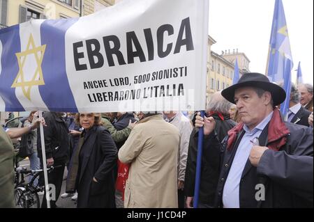 Le 25 avril est célébrée chaque année dans toute l'Italie avec des fêtes et des manifestations pour se souvenir de la libération de nazi-fascisme. Pour les parades souvent assister à des représentants de la Brigade juive, une formation militaire de l'armée britannique composée fjmb juifs qui ont servi en Europe pendant la Deuxième Guerre mondiale Banque D'Images