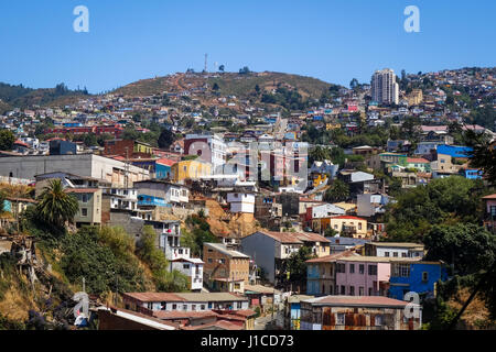 Vieilles maisons colorées de la ville de Valparaiso, Chili Banque D'Images