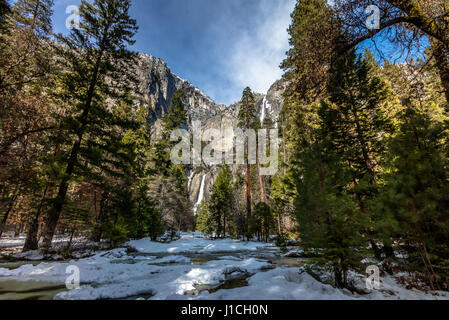 Yosemite Falls supérieure et inférieure - Yosemite National Park, California, USA Banque D'Images