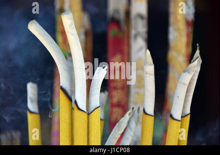 L'encens au Temple, Hong Kong Banque D'Images