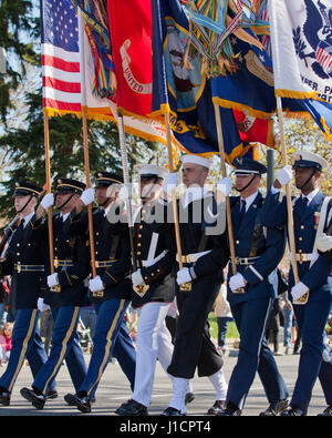 Service commun Color Guard (garde d'honneur) marcher dans le défilé - USA Banque D'Images