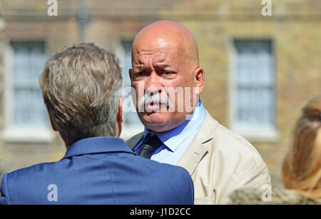 John Pienaar (BBC News) éditeur politique adjoint sur College Green, Westminster 18 Avril 2017 peu après une élection générale a été annoncé. Banque D'Images