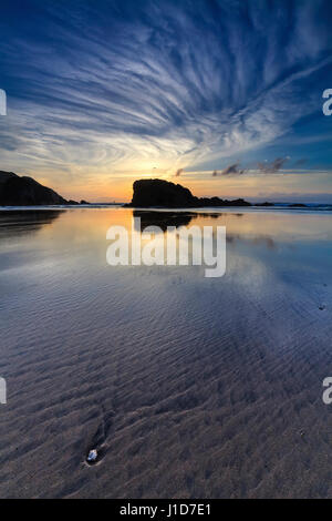 Broad Oak Beach sur la côte nord de Cornwall Banque D'Images