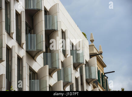 Façade Gros plan détails de construction de l'hôtel Omm à Carrer Rossello, 265 à Barcelone qui a été conçu par Juli Capella en 1998-2003. Bâtiment a été complet Banque D'Images