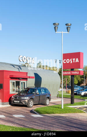 Le café Costa Drive Thru en château de plaisance Retail Park, Nottingham, England, UK Banque D'Images