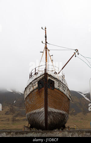 L'épave du navire, sur la plage de Petreksfjoerdur, nord-ouest de l'Islande, le nord de l'Europe Banque D'Images