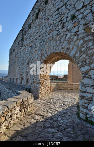 Dans Archway, château de Palamidi, ville de Nauplie, Péloponnèse, Grèce Banque D'Images