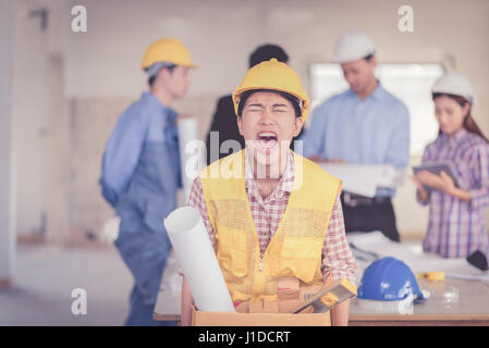 Emploi femme tirés depuis la marche et en colère sur le travail d'équipe dans la construction La construction du site Banque D'Images