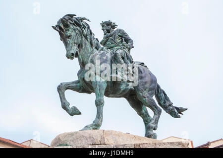 Plasencia, Espagne - 15 Février 2017 : statue équestre de Alfonso VIII de Castille, conquérant de Plasencia aux Almohades Règle, 1197 Banque D'Images