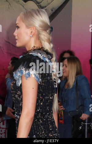 Los Angeles, USA. Apr 19, 2017. Pom Klementieff 04/19/2017 La première mondiale de 'gardiens de la Galaxie Vol.2' tenue à l'Kodak Theater à Hollywood, CA Photo : Cronos/Hollywood News Crédit : Cronos/Alamy Live News Banque D'Images