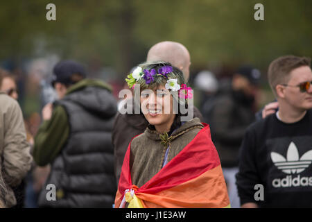 Londres, Royaume-Uni. Apr 20, 2017. 420 protestation Cannabis dans Hyde Park, London Crédit : Sebastian Remme/Alamy Live News Banque D'Images