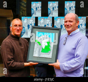 Glasgow, Ecosse, Royaume-Uni. 20 avril, 2017. Tom Brown, bien connu dans le centre-ville de Glasgow comme le cycliste pousse-pousse en tenant les touristes et les habitants autour, est aussi un artiste accompli et il organise sa 2e exposition de dessins dessins dans la galerie 'Foodfillas cafe' dans la rue Sauchiehall Street, Glasgow.L'exposition, intitulée "Les mendiants, les amuseurs publics, Blaggers et bouffons' est une collection de personnages de dessins animés basés sur ses expériences et observations du chaos de Glasgow street life cycles alors qu'il sur la ville. Credit : Findlay/Alamy Live News Banque D'Images