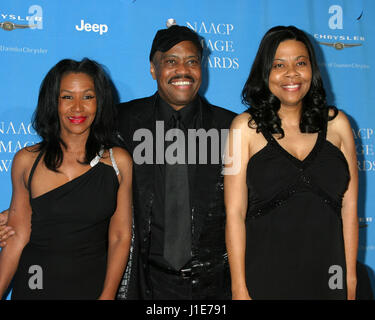 Los Angeles, CA, USA. Feb 25, 2006. LOS ANGELES - jan 25 : Cuba Gooding Sr et épouse, fille au 37ème NAACP Image Awards Au Shrine Auditorium le 25 février 2017 à Los Angeles, CA Crédit : Kathy Hutchins/via Zuma Zuma/fil Wire/Alamy Live News Banque D'Images