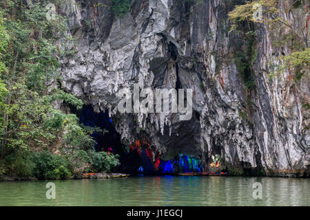 Chine, Guizhou, Dragon Palace Scenic Area. Entrée de la grotte. Banque D'Images