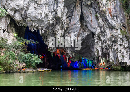 Chine, Guizhou, Dragon Palace Scenic Area. Entrée de la grotte. Banque D'Images