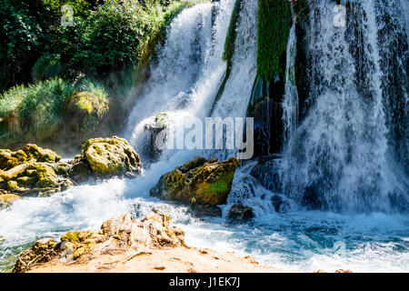 Cascade Kravice et rivière Trebizat River en Bosnie Banque D'Images