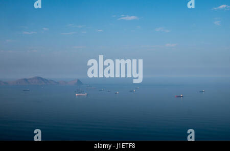 Vue aérienne des navires dans la baie de Lima au Pérou Banque D'Images