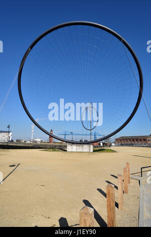 Temenos, la sculpture d'Anish Kapoor, par les quais en zone Middlehaven, Middlesbrough Banque D'Images