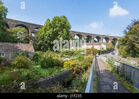 Chapelle Milton avec viaduc ferroviaire, Derbyshire, Angleterre, RU Banque D'Images