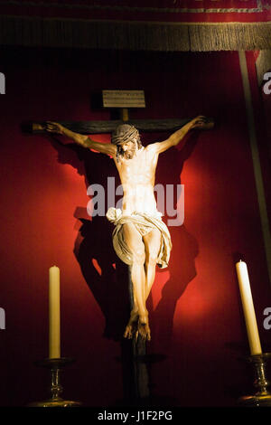 Jésus sur la croix à l'intérieur de la cathédrale gothique de Séville, Séville, Espagne, Europe Banque D'Images