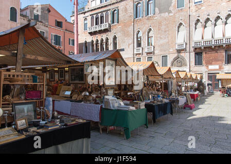 Marché d'antiquités à San Maurizio, Venise Banque D'Images