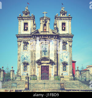 Santo Ildefonso church à Porto, Portugal. Retro style image filtrée Banque D'Images