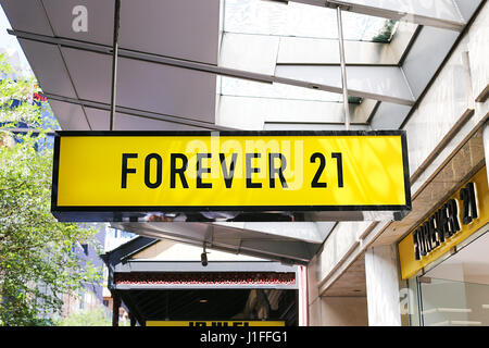 SYDNEY, AUSTRALIE - janvier 23, 2017 : Forever 21 store à Sydney, Australie. Forever 21 est un détaillant de mode rapide américain fondé à 1984 Banque D'Images