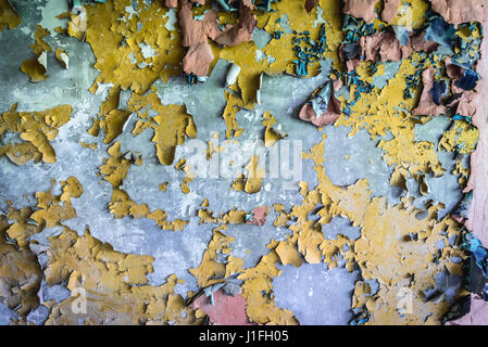 Mur dans l'école secondaire de Tchernobyl abandonnés-2 base militaire, la centrale nucléaire de Tchernobyl en Ukraine, la zone d'Aliénation Banque D'Images