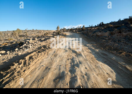 Route de terre jusqu'Jebel Shams le Grand Canyon d'Oman Banque D'Images