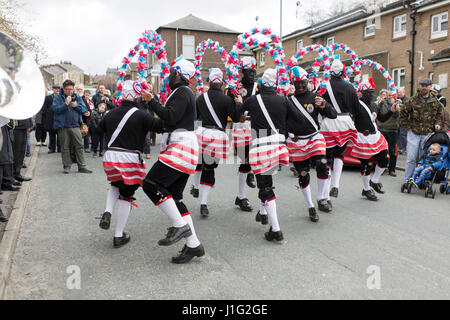 Le Britannia de coprah danseurs , une troupe de danseurs, Lancastre clog dance par Bacup Le samedi de Pâques 2017 Banque D'Images