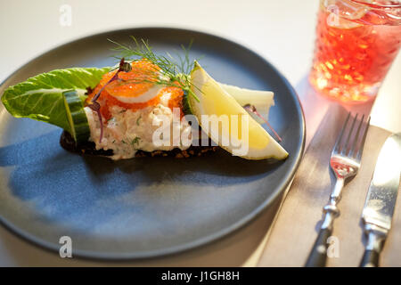 Close up of toast skagen avec caviar et du pain Banque D'Images