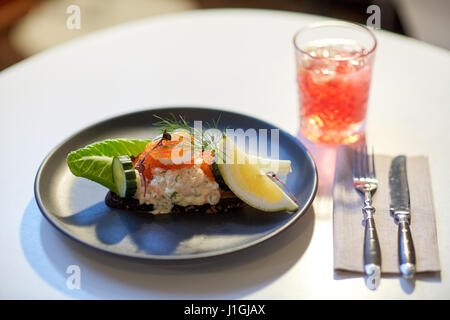 Close up of toast skagen avec caviar et du pain Banque D'Images