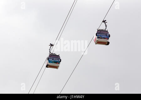 Vue générale GV de la Thames Cable Car connu sous le nom de Emirates Air Line. L'Unis Conduite d'air est un téléphérique link sur la Tamise à Londres, E Banque D'Images