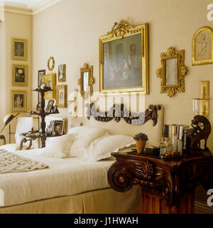 Chambre de style victorien opulent. Banque D'Images