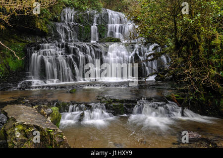 La majestueuse Purakaunui Falls dans le sud, les Catlins Route touristique en Nouvelle Zélande Banque D'Images