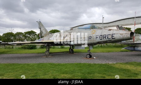 North American F-100D Super Sabre exposées par l'association des Ailes Anciennes de Toulouse à Blagnac, France Banque D'Images