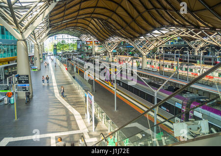 Melbourne, Australie - le 1 avril 2017 : plates-formes à la gare Southern Cross dans Melbourne CBD Banque D'Images