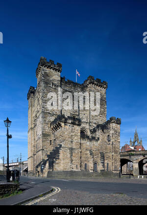 Une vue de jour en été contre ciel bleu du Donjon à Newcastle Upon Tyne, Angleterre du Nord-Est, Royaume-Uni Banque D'Images