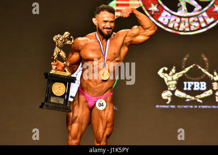 Concurrent au cours de la compétition de culturisme, catégorie jusqu'à 70 kg, à l'Arnold Classic l'Amérique du Sud, de l'événement tenu à la Transamerica Expo Center, zone sud de São Paulo (SP), le vendredi matin, l'Arnold Classic fait ses débuts à São Paulo, après quatre ans à Rio de Janeiro, avec des chiffres. (PHOTO : EDUARDO CARMIM/BRÉSIL PHOTO PRESSE) Banque D'Images